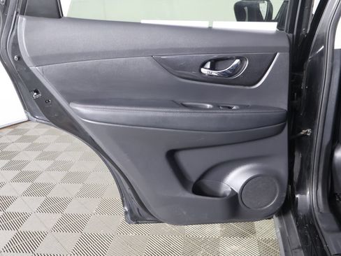 Used 2018 Nissan Rogue SV AWD/4WD image 23