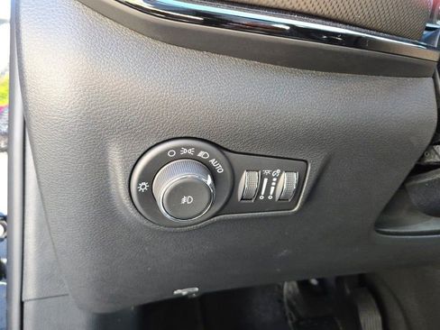 New 2026 Jeep Compass Latitude w/ Sun and Sound Group image 27