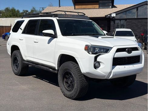 Used 2018 Toyota 4Runner TRD Off-Road AWD/4WD image 3