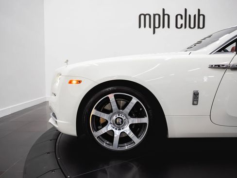 Used 2017 Rolls-Royce Dawn RWD image 32