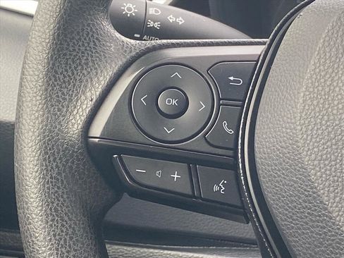 Used 2025 Toyota Corolla LE image 6