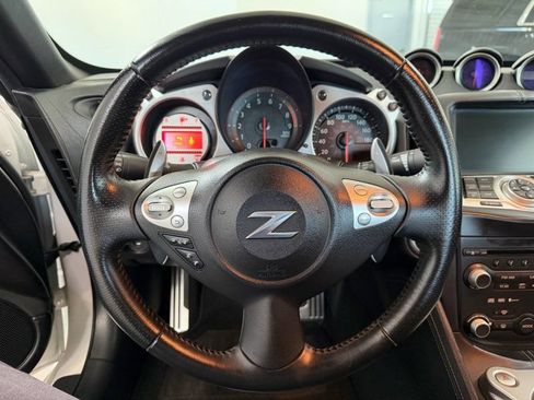 Used 2009 Nissan 370Z Touring w/ Sport Pkg image 18