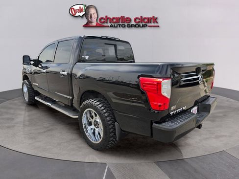Used 2017 Nissan Titan SV RWD image 4