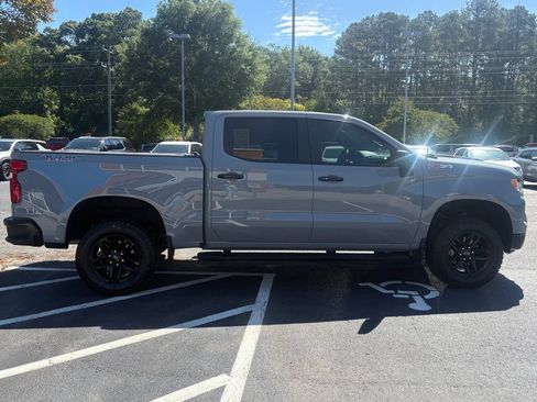Used 2024 Chevrolet Silverado 1500 LT Trail Boss w/ Protection Package AWD/4WD image 4