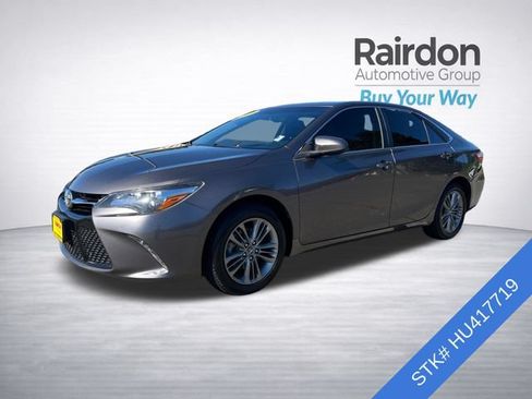 Used 2017 Toyota Camry SE FWD image 3
