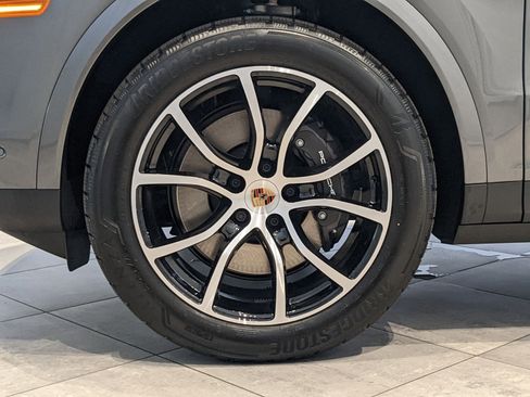 Certified 2025 Porsche Cayenne image 24