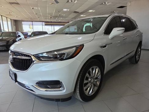 Used 2020 Buick Enclave Essence w/ Sound and Sites Package FWD image 3