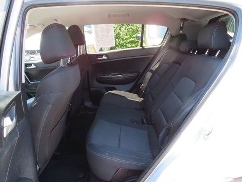 Used 2017 Kia Sportage LX FWD image 4