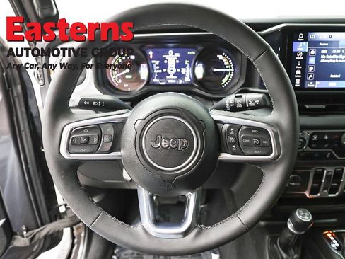Used 2025 Jeep Wrangler Unlimited Sahara AWD/4WD image 10