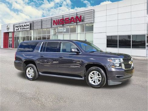 Used 2018 Chevrolet Suburban LT image 3