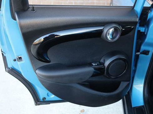 Used 2019 MINI Cooper 4-Door Hardtop FWD image 16