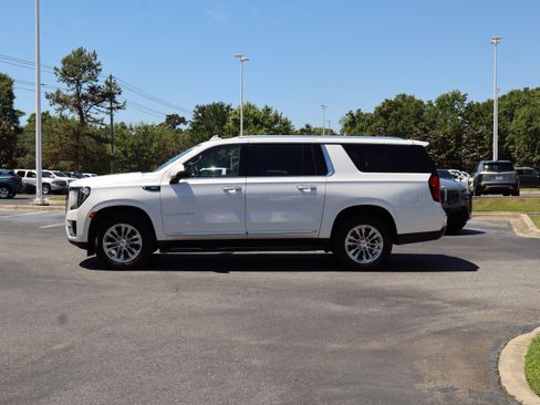 Used 2023 GMC Yukon XL SLT w/ SLT Premium Package AWD/4WD image 6