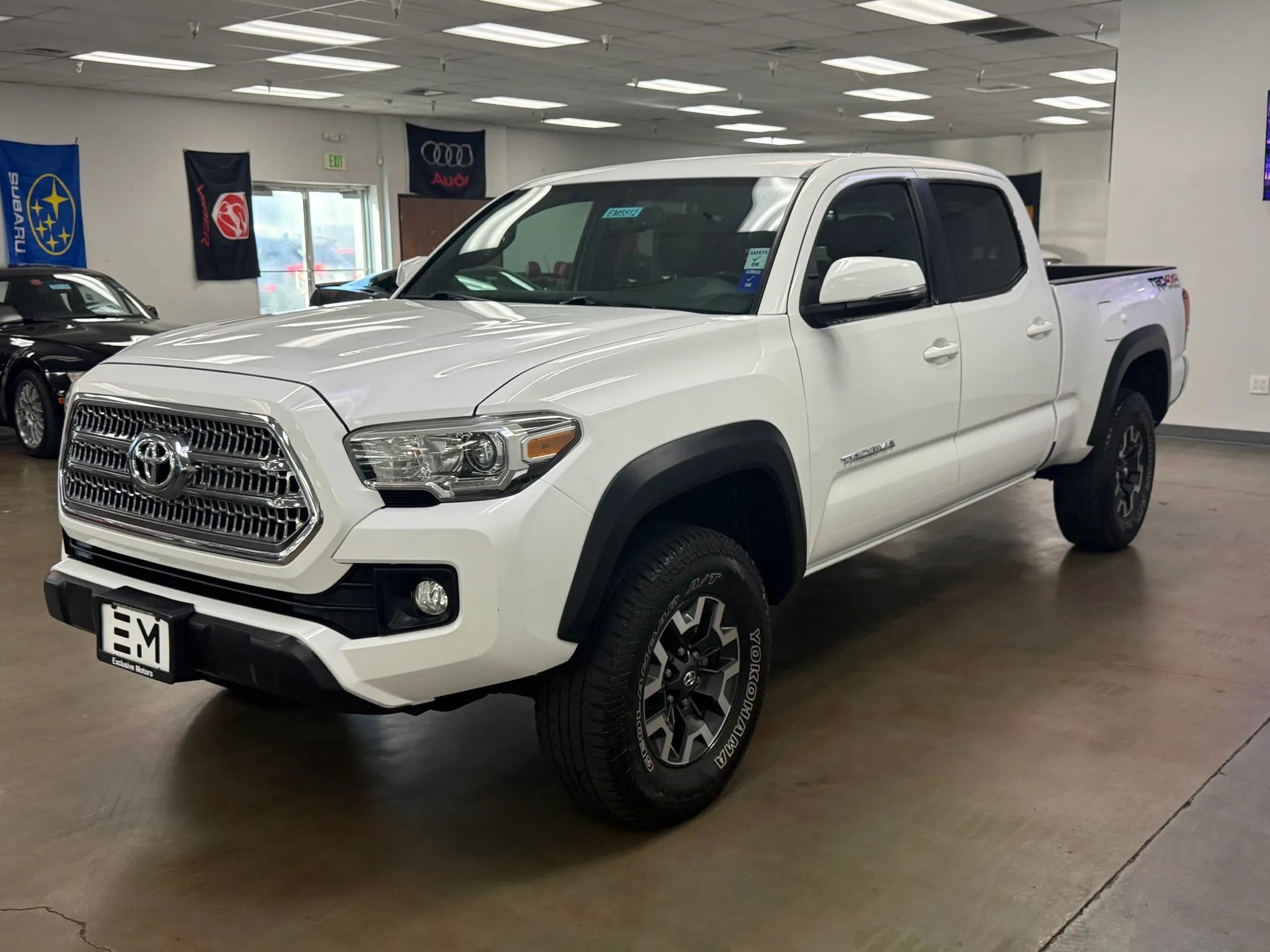 Used 2017 Toyota Tacoma TRD Off-Road w/ Tow Package AWD/4WD image 2