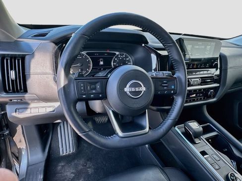 Used 2025 Nissan Pathfinder SL AWD/4WD image 11