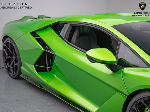 Used 2024 Lamborghini Revuelto image 3