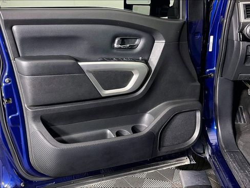 Used 2021 Nissan Titan SV w/ SV Convenience Package image 24