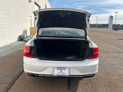 Used 2017 Volvo S90 T6 Momentum w/ Vision Package image 29