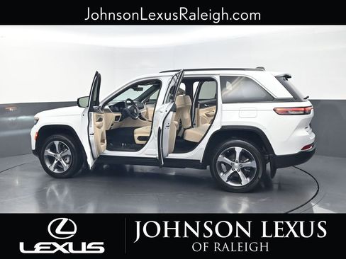 Used 2024 Jeep Grand Cherokee Limited w/ Luxury Tech Group II AWD/4WD image 37