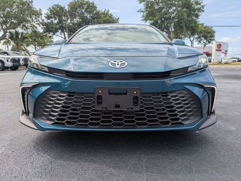 Used 2025 Toyota Camry SE w/ Convenience Package FWD image 9