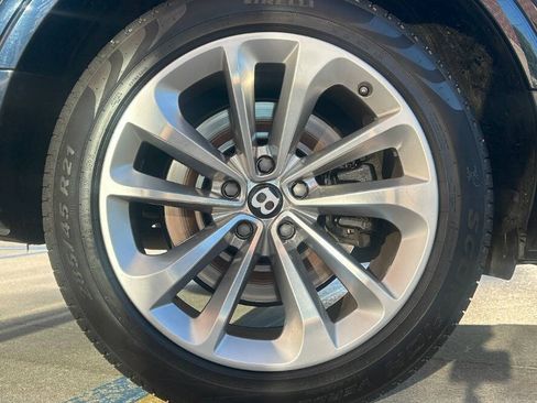 Used 2019 Bentley Bentayga image 49