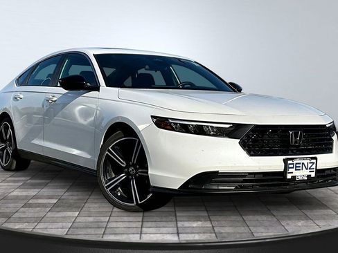 Used 2025 Honda Accord Sport image 3