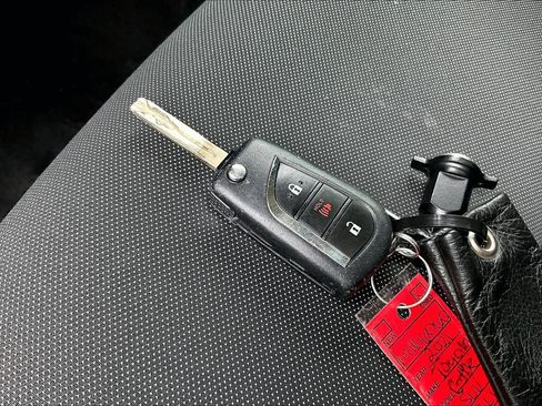 Used 2021 Toyota C-HR LE FWD image 15