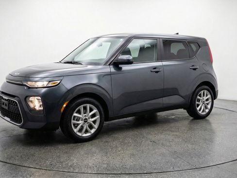 Used 2025 Kia Soul LX w/ LX Technology Package image 3