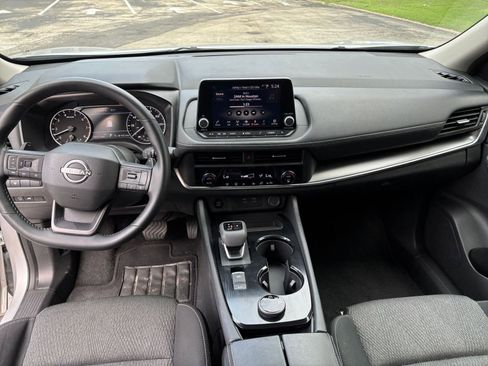 Used 2025 Nissan Rogue SV AWD/4WD image 28