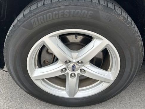 Used 2017 Ford Explorer XLT image 10