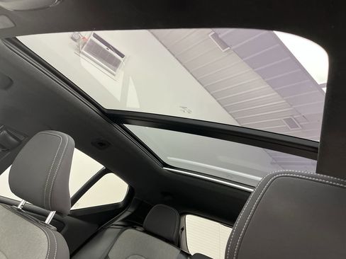 Used 2025 Volvo XC40 B5 Core image 7