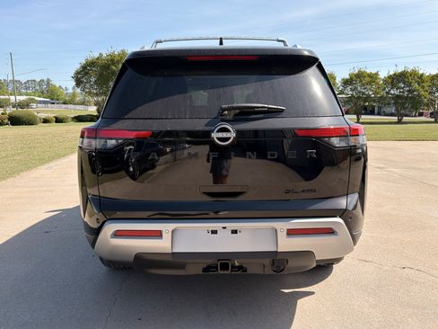 Used 2025 Nissan Pathfinder SL w/ SL Premium Package image 4