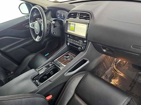 Used 2019 Jaguar F-PACE Prestige image 11