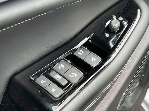 Used 2022 Jeep Grand Cherokee Overland image 18