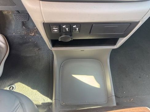 Used 2015 Toyota Sienna XLE w/ XLE Navigation Package FWD image 13