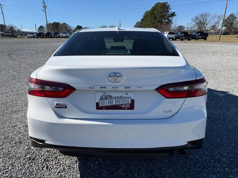 Used 2022 Toyota Camry LE image 6