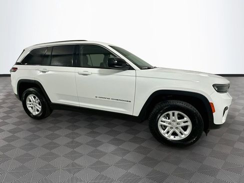 Used 2023 Jeep Grand Cherokee Laredo AWD/4WD image 8