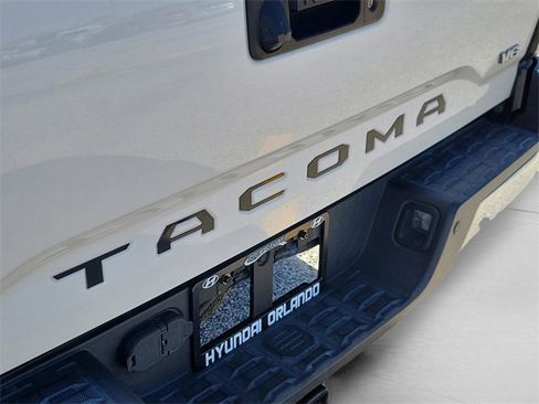 Used 2017 Toyota Tacoma TRD Sport image 6