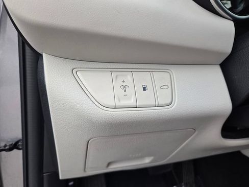 Used 2025 Genesis G70 2.5T RWD image 22