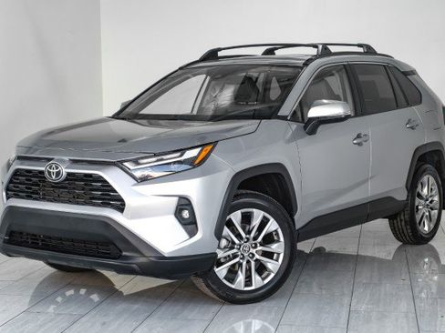 Used 2024 Toyota RAV4 XLE Premium FWD image 4