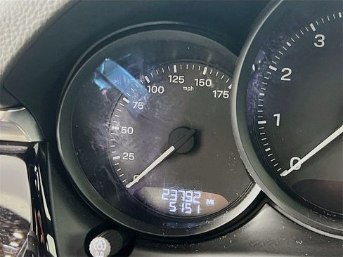 Used 2022 Porsche Macan Base image 13