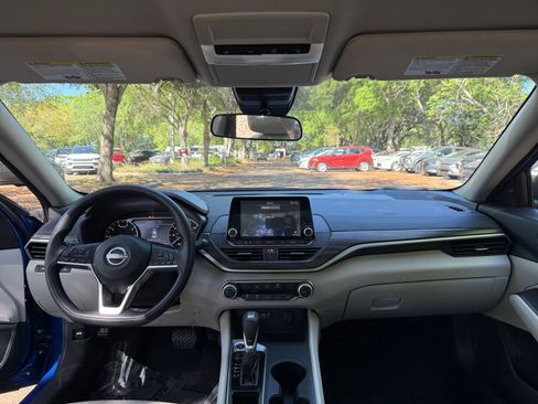 Used 2025 Nissan Altima 2.5 SV image 28
