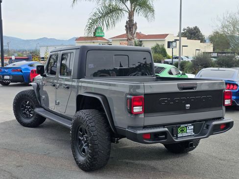 Used 2022 Jeep Gladiator Sport image 8
