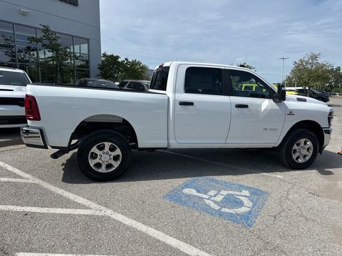 New 2025 RAM 2500 Big Horn AWD/4WD image 32