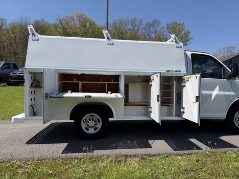 Used 2011 Chevrolet Express 3500 RWD image 8