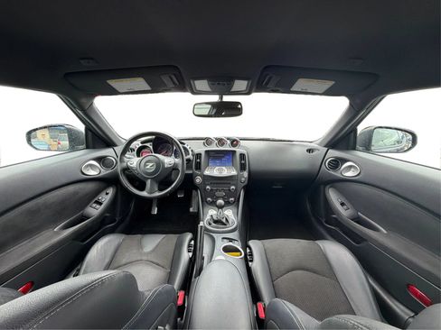 Used 2019 Nissan 370Z Touring Sport RWD image 21