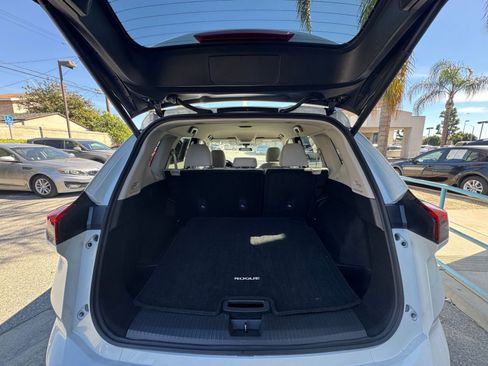 Used 2025 Nissan Rogue SV image 33