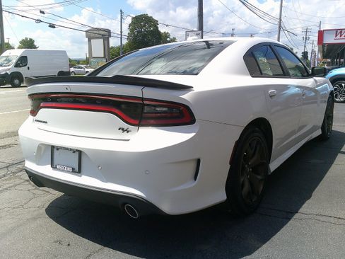 Used 2019 Dodge Charger R/T RWD image 10