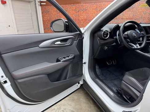 Used 2024 Alfa Romeo Tonale Veloce image 9