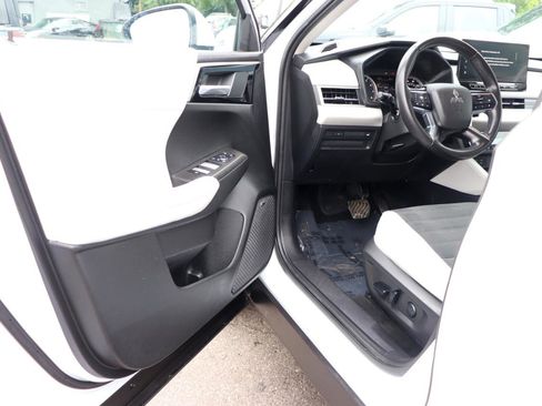 Used 2025 Mitsubishi Outlander SE AWD/4WD image 10