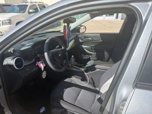 Used 2025 Chevrolet Trax LS FWD image 3